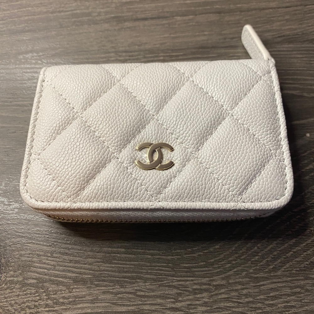 AUTHENTIC Chanel O-Porte Monnaie in White Quilted Caviar